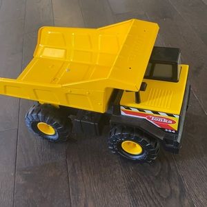 Tonka metal dump truck